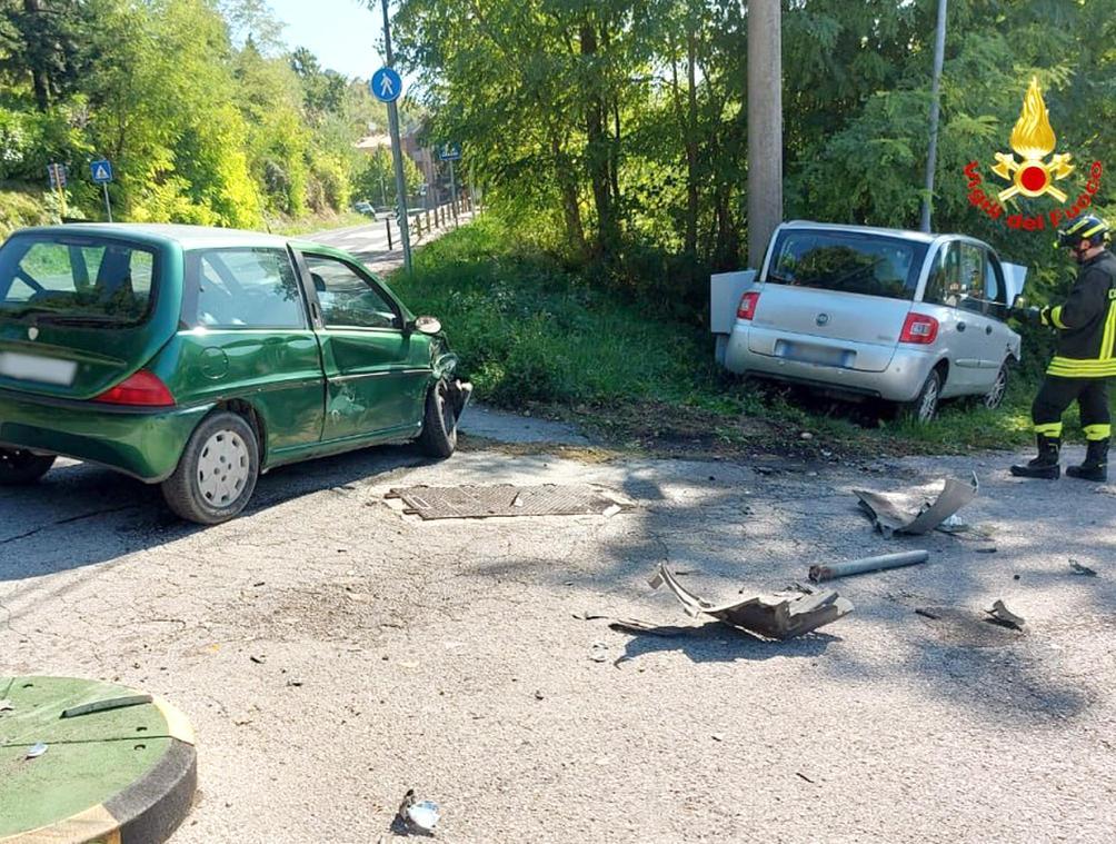 Schianto All’incrocio, Tre Feriti. L’incidente Tra Urbino E Gadana