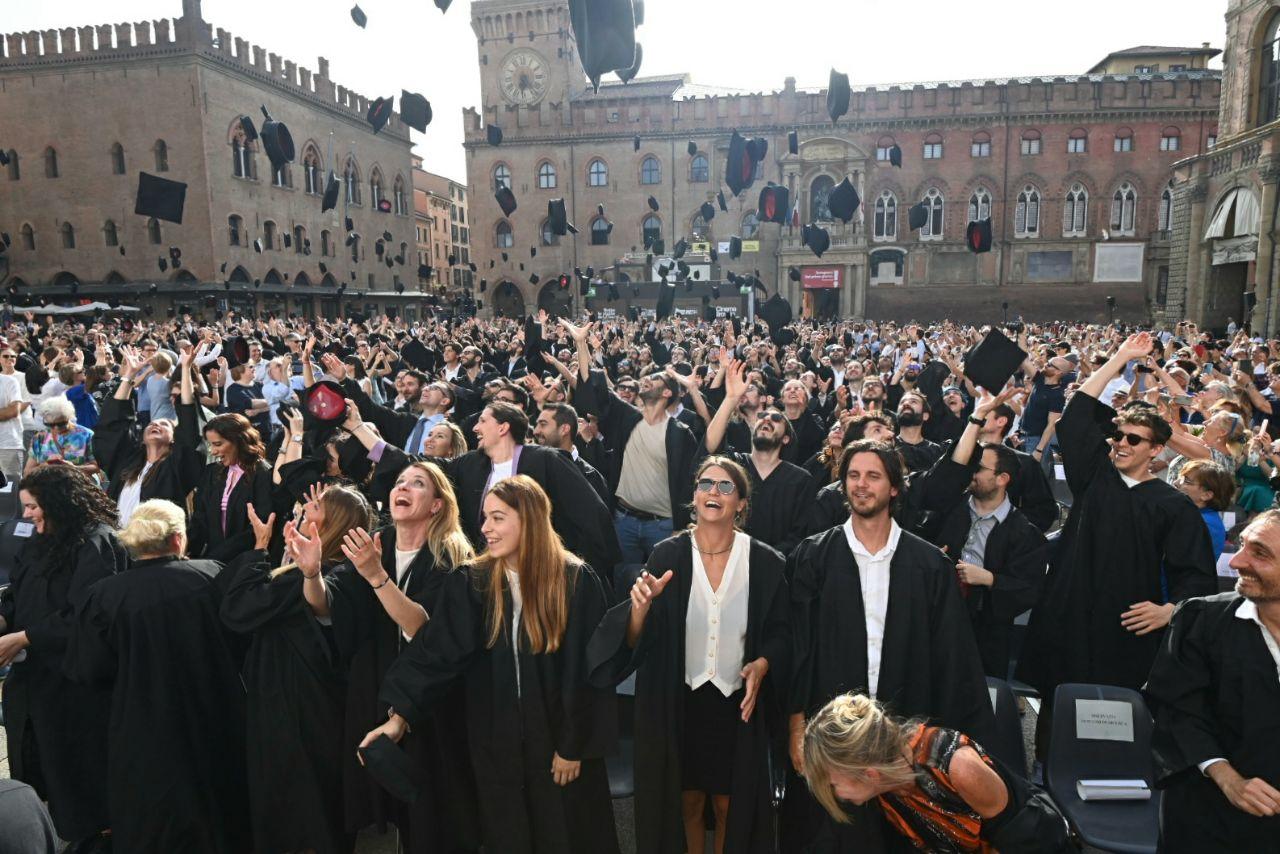 Unibo Dottorato 2023, Ecco La Cerimonia Oggi In Piazza Maggiore A Bologna