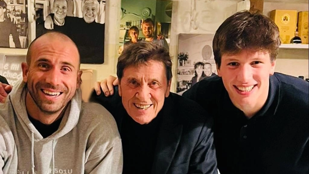 Gianni Morandi insieme a De Silvestri e Fabbian (Social Gianni Morandi)