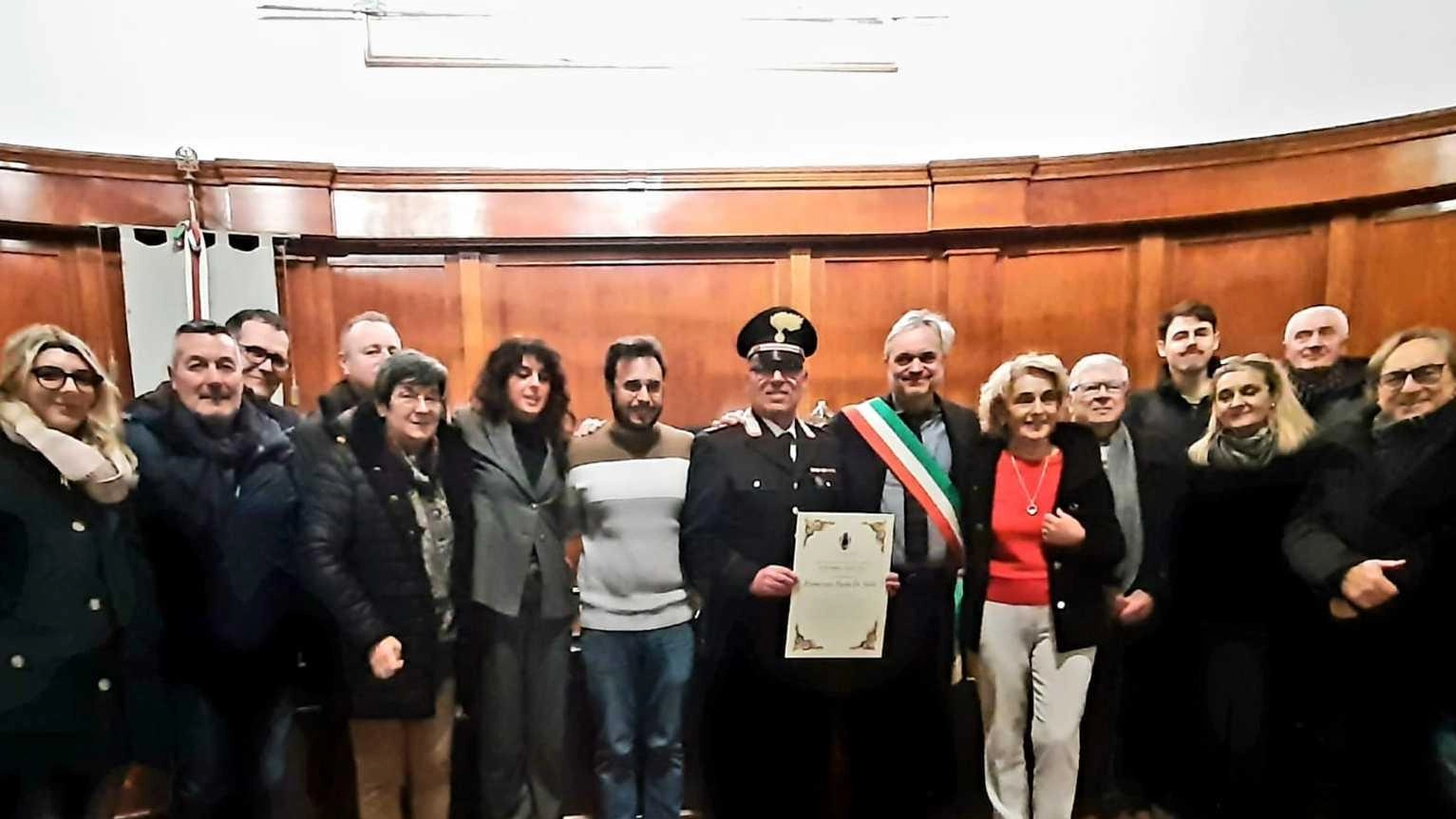 Il consiglio comunale saluta il comandante De Sario