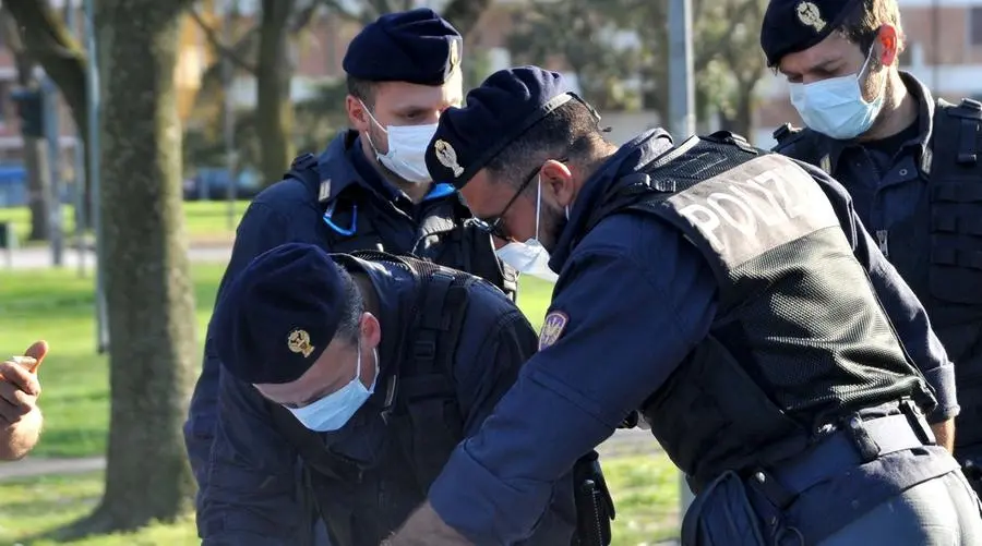 Ferrara, tenta rapina con il mitragliatore giocattolo