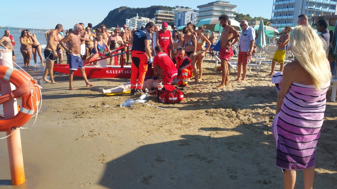 I vani tentativi di rianimare la turista 56enne da parte dei sanitari del 118 