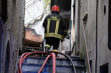 Accende la stufa e viene investita dalla fiammata: morta una donna anziana