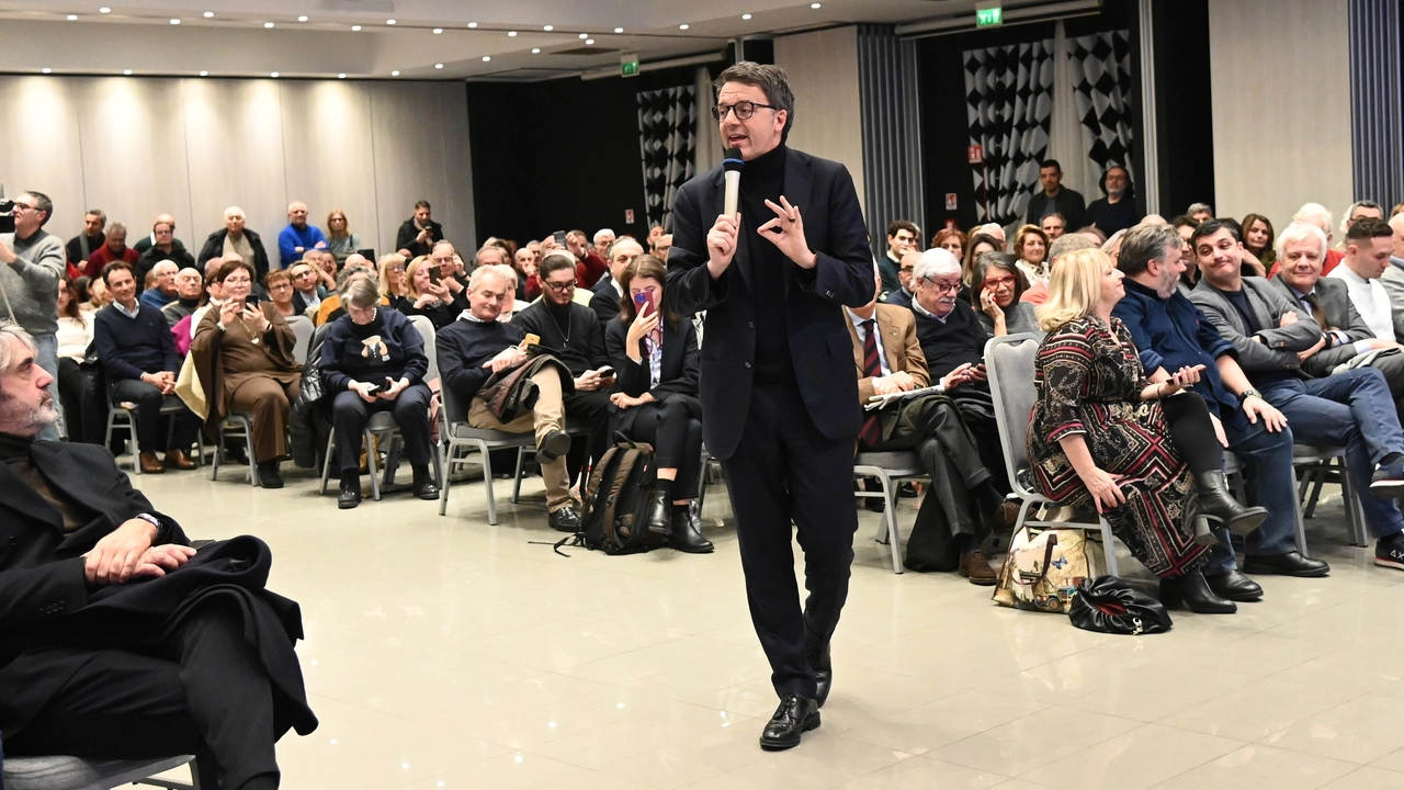 Matteo Renzi durante la presentazione del libro all'hotel Savoia Regency (foto Schicchi)