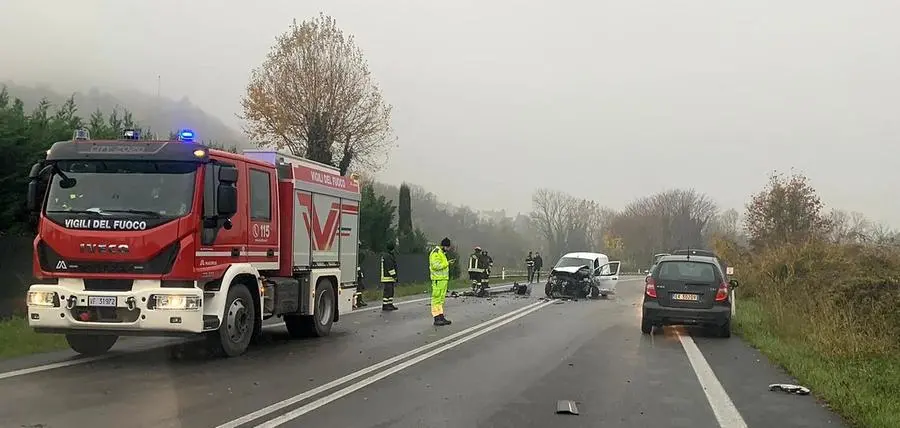 Incidente Pesaro: carambola fra quattro auto, grave una donna