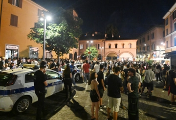 Piazza Aldrovandi Bologna, nel weekend presidio fisso di polizia contro la movida molesta