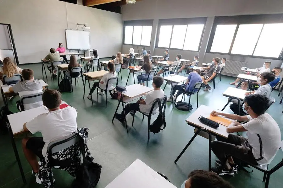 Scuola, niente obbligo di mascherina a esami terza media e Maturità