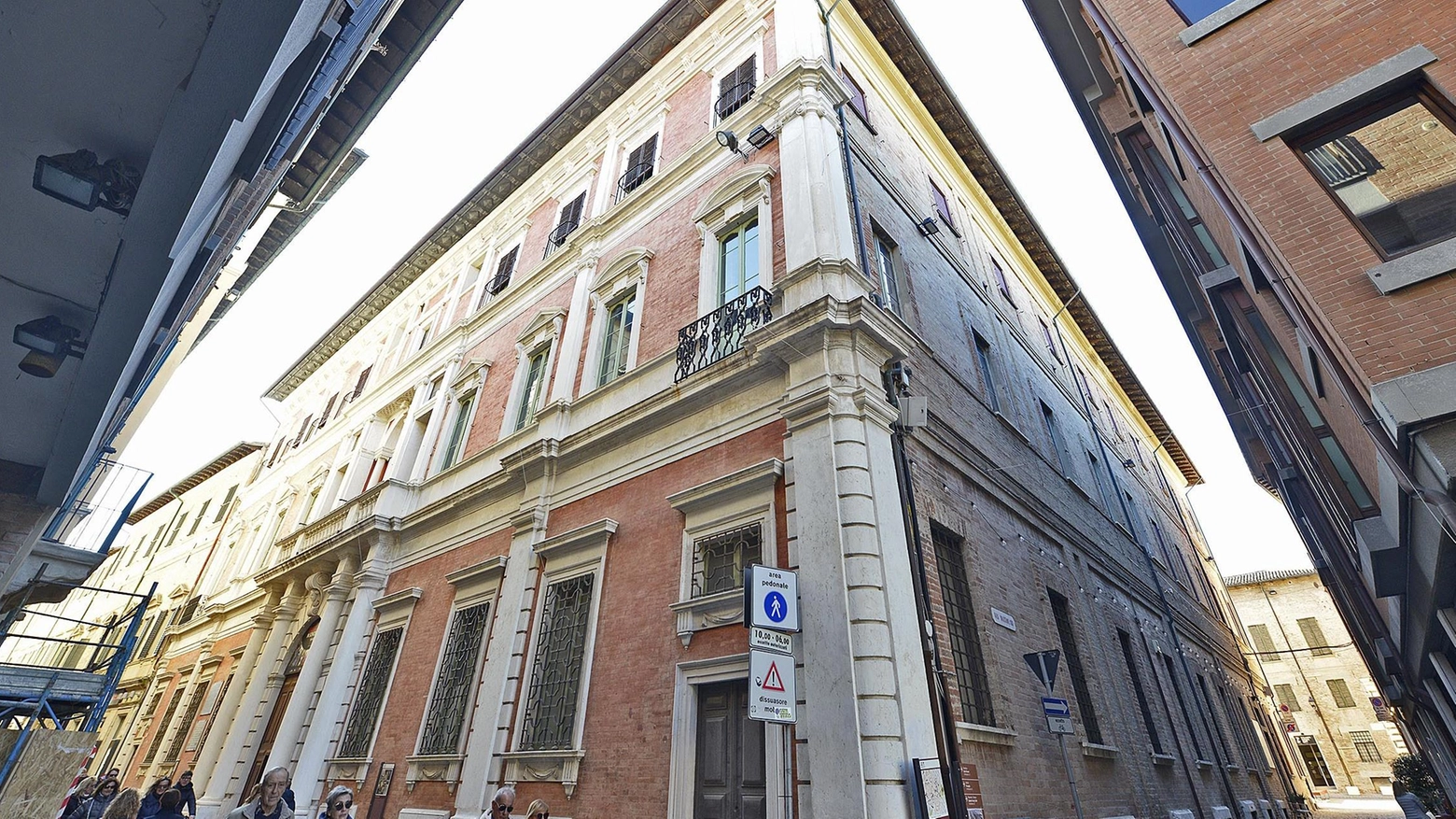 Palazzi Mazzolari-Mosca e Almerici  La doppietta della ditta Lancia