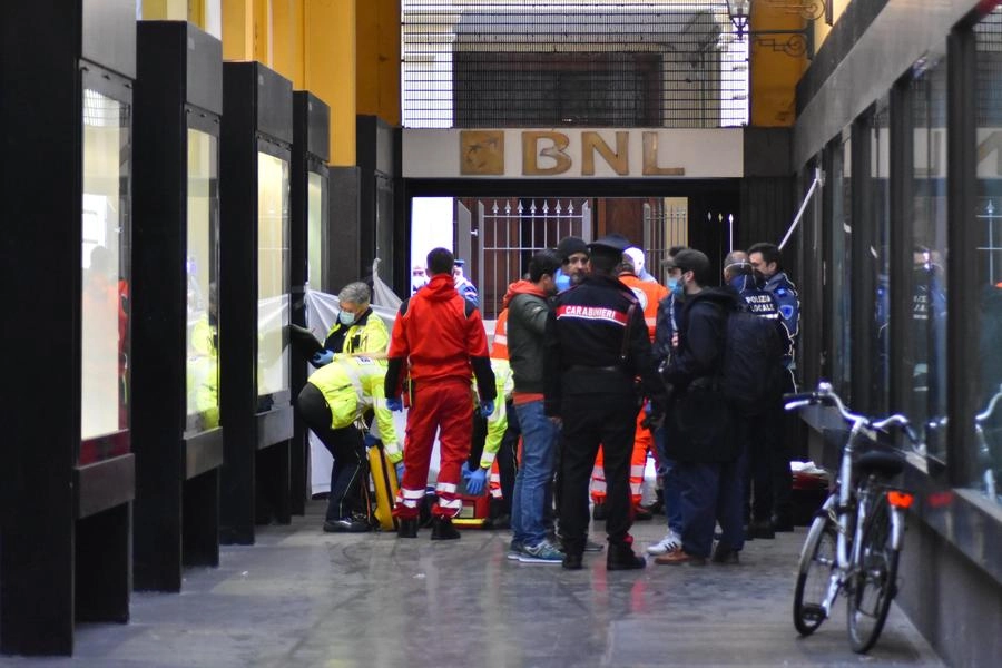 Trovato morto in centro a Reggio Emilia (foto Artioli)