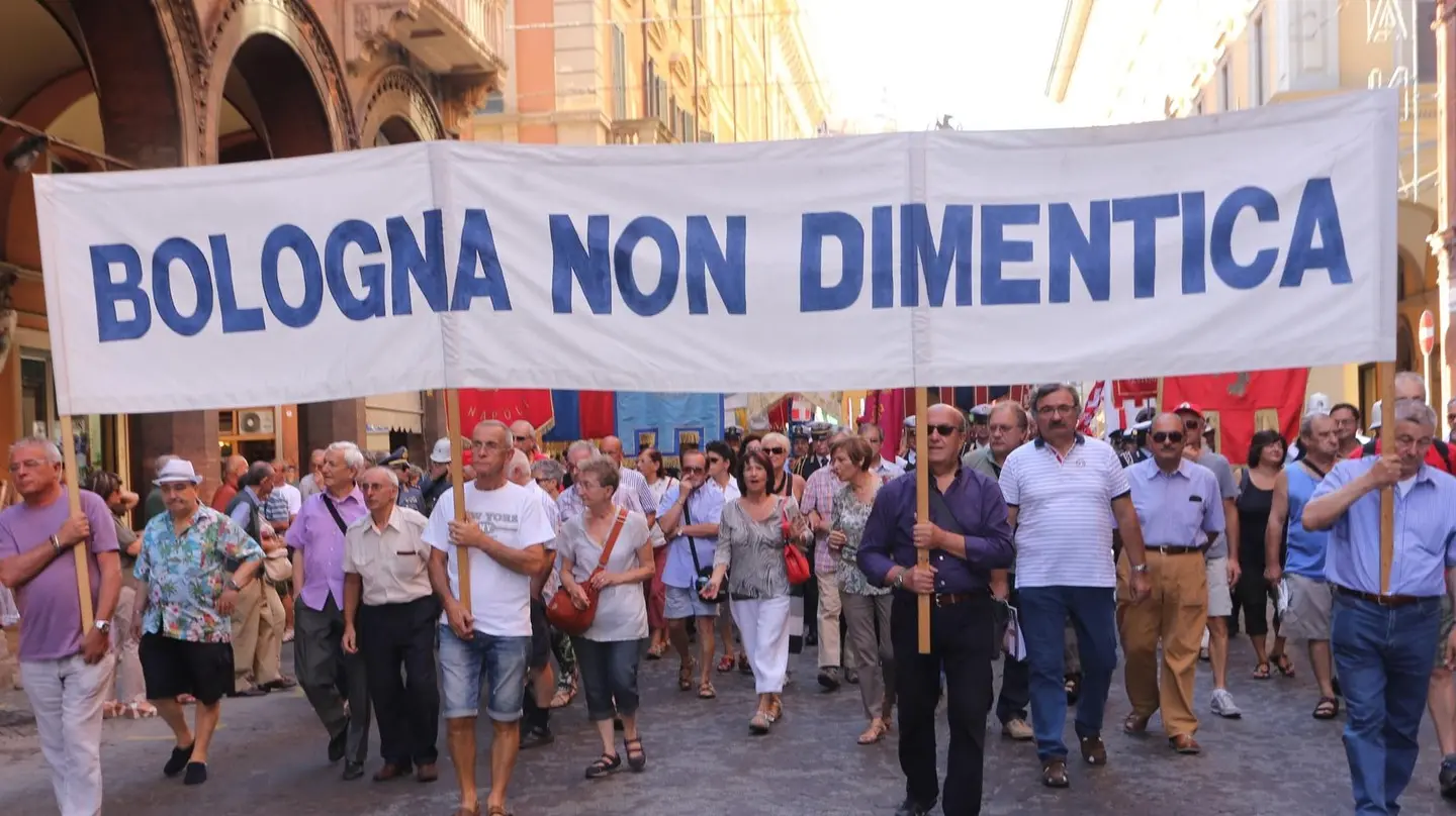 Strage 2 agosto, i centri sociali sfilano per Gaza e Merola li attacca