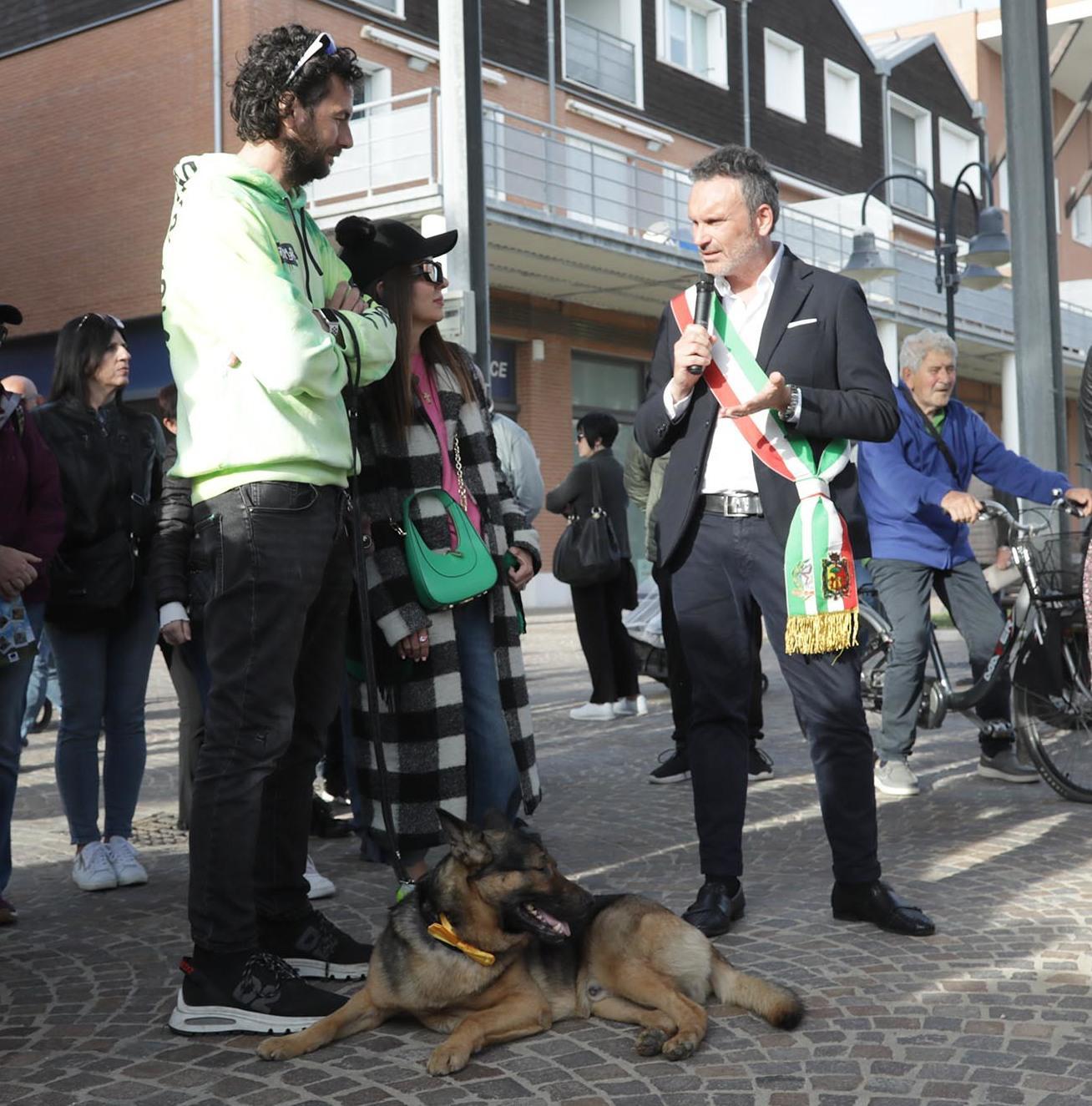 Ehrenbürgerin Marley, der blinde Deutsche Schäferhund, gestrige Zeremonie in der Marina