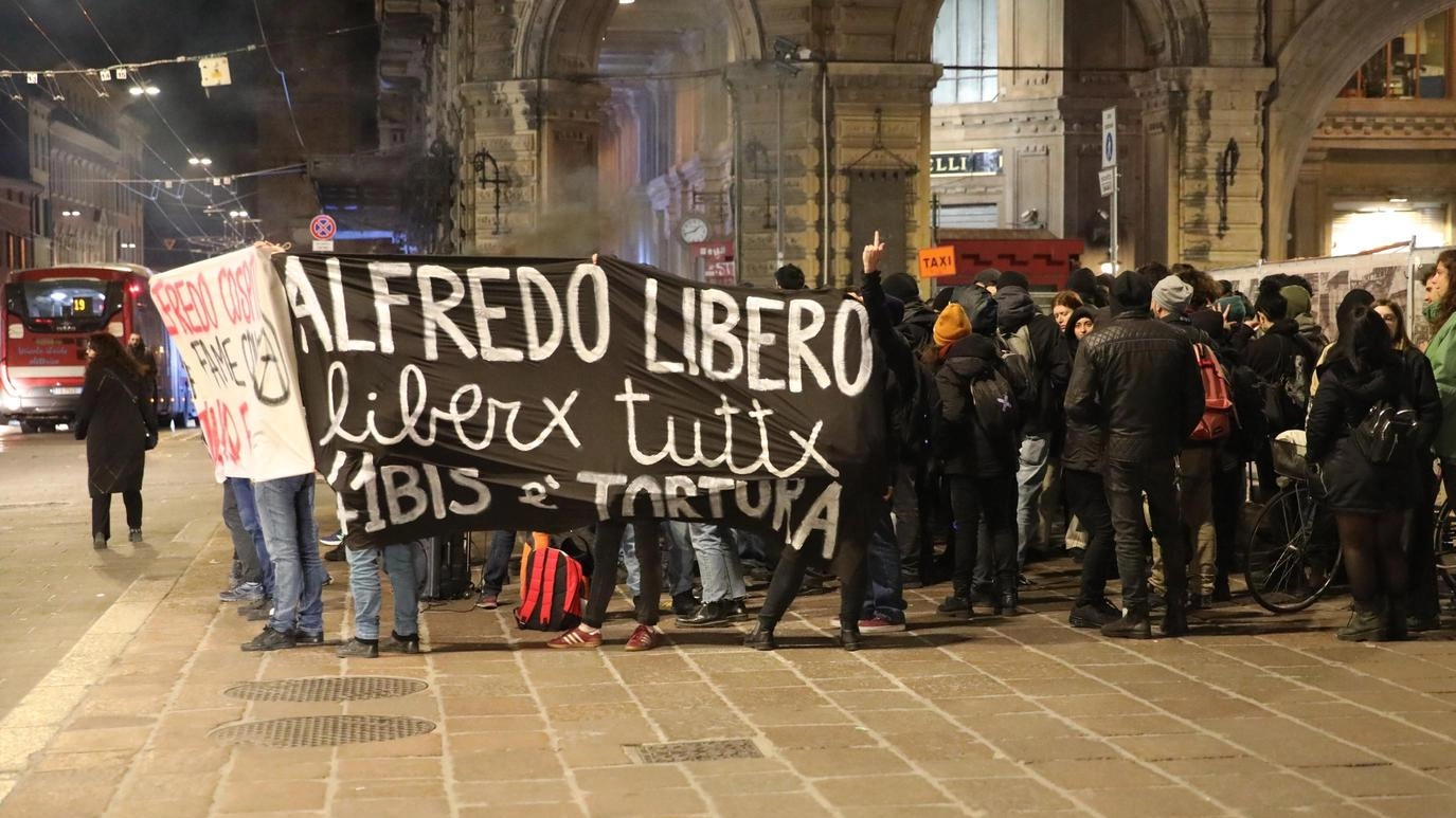 Una recente manifestazione di anarchici a Bologna