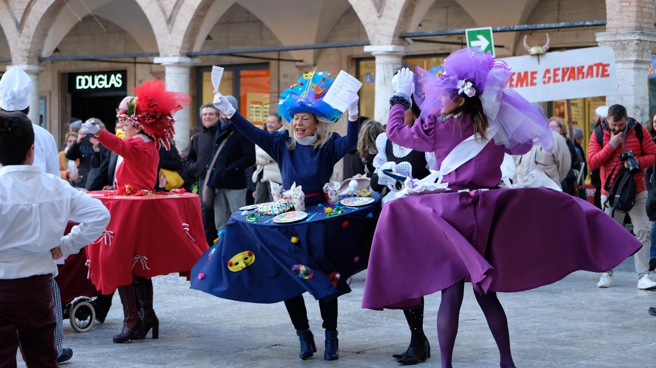 Apertura ufficiale il giorno di Sant’Antonio Abate. Quindi, l’8 febbraio si entra nella settimana della festa carnascialesca: taglio del nastro affidato come sempre agli studenti degli Isc cittadini che, in maschera, daranno vita al Carnevale delle scuole in piazza del Popolo e in piazza Arringo