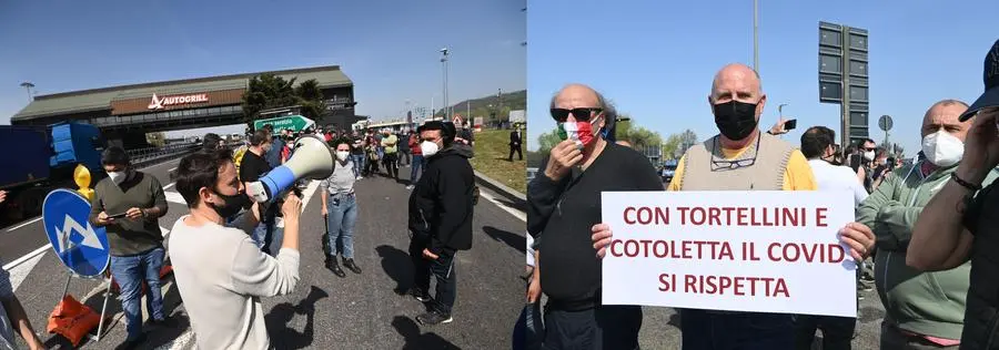 Covid, protesta dei ristoratori in A1 a Bologna. "Fateci riaprire"