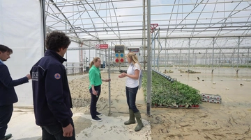 Giorgia Meloni e l’alluvione: la visita a sorpresa nell’azienda di Forlì