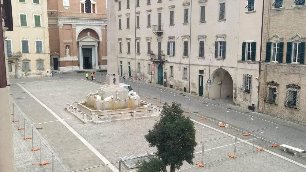 Il cantiere in piazza Federico II