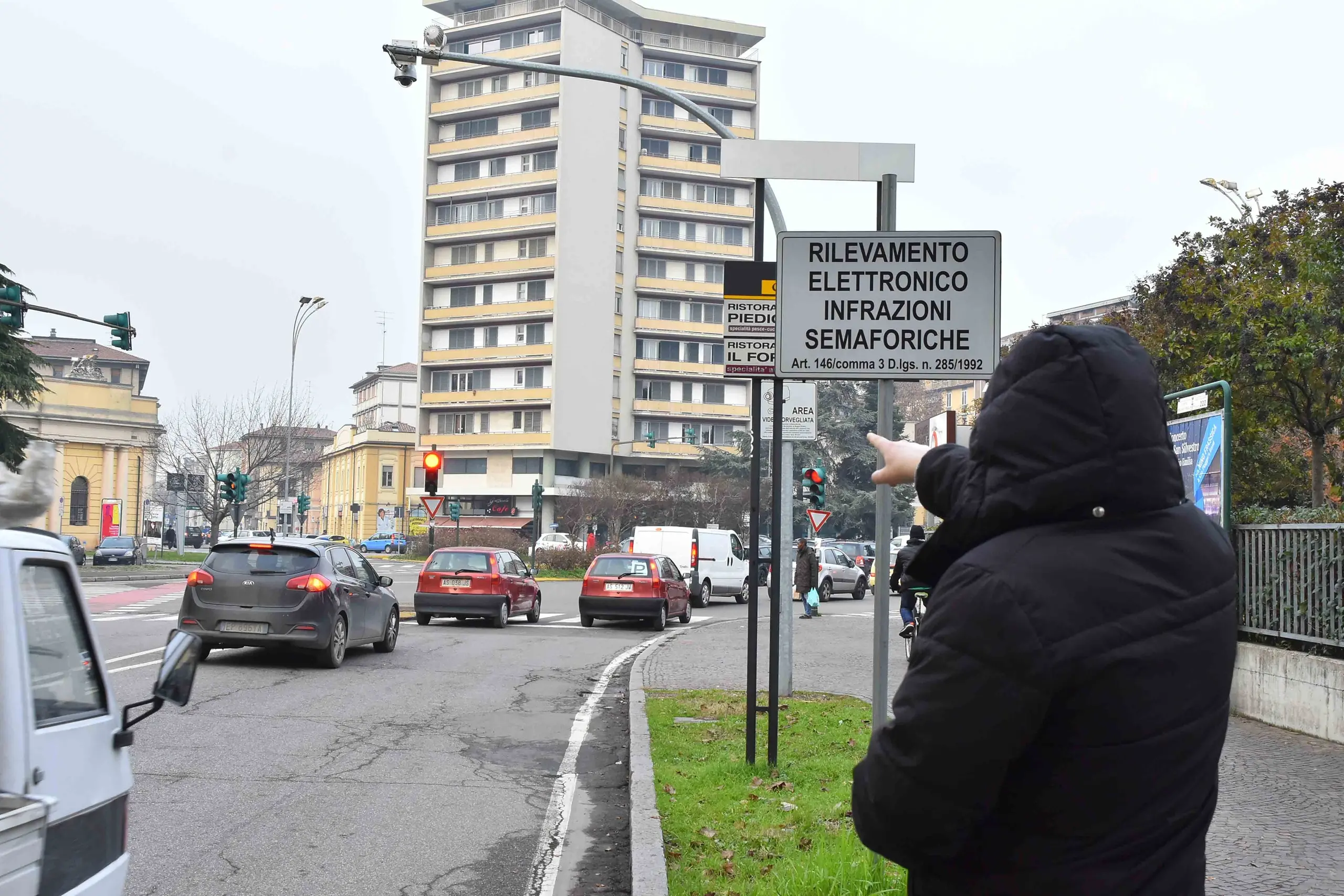 Reggio Emilia, “Quel semaforo non rispetta il codice della strada, multa annullata”