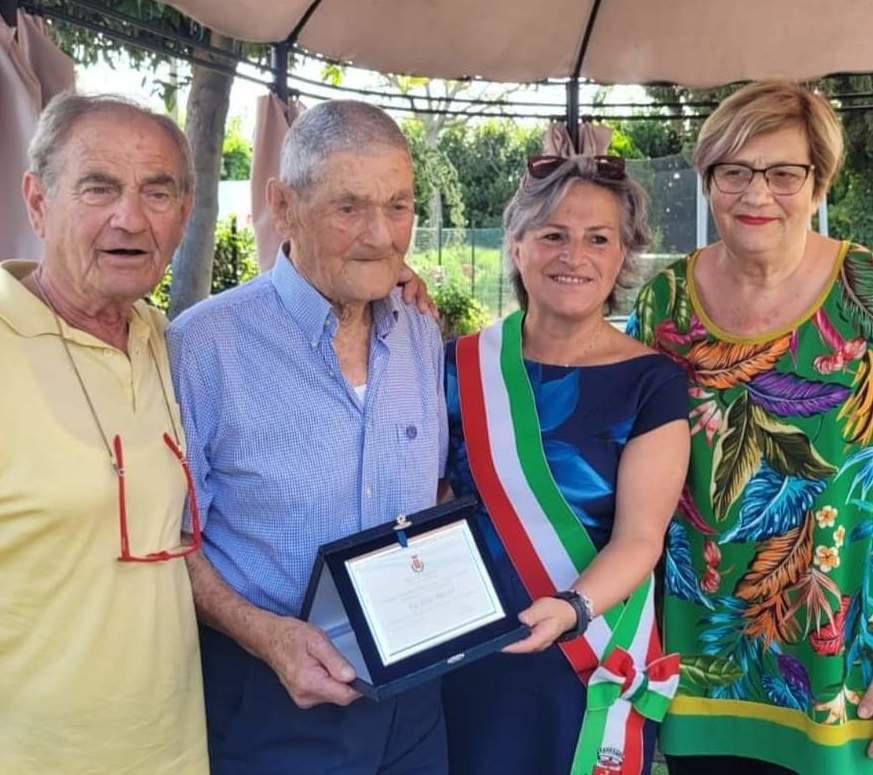 Gino Marini festeggia 105 anni con la famiglia e il vicesindaco Cardinali