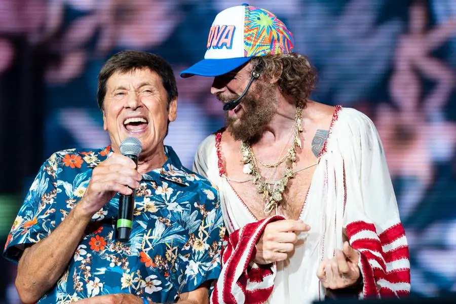 Gianni Morandi: ecco l'ultima canzone "La Ola" scritta da Jovanotti