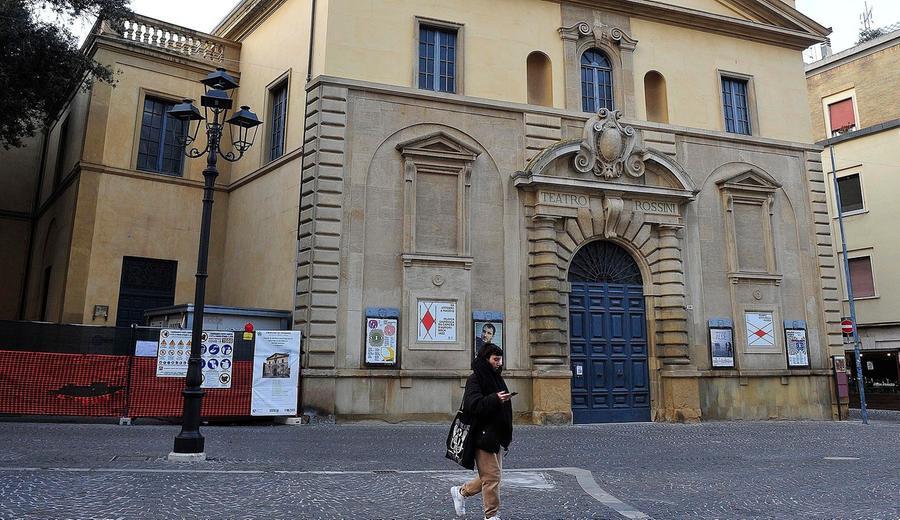 Teatro Rossini a Pesaro il Rof 2023 sfrattato per lavori extra dopo il