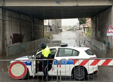 Doppio nubifragio ad Ancona, allagamenti e black-out: tutta Portonovo al buio