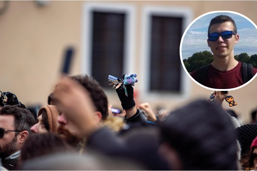 Filippo Turetta (nel tondo) andava dallo psicologo. Nella foto grande un momento dei funerali di Giulia Cecchettin