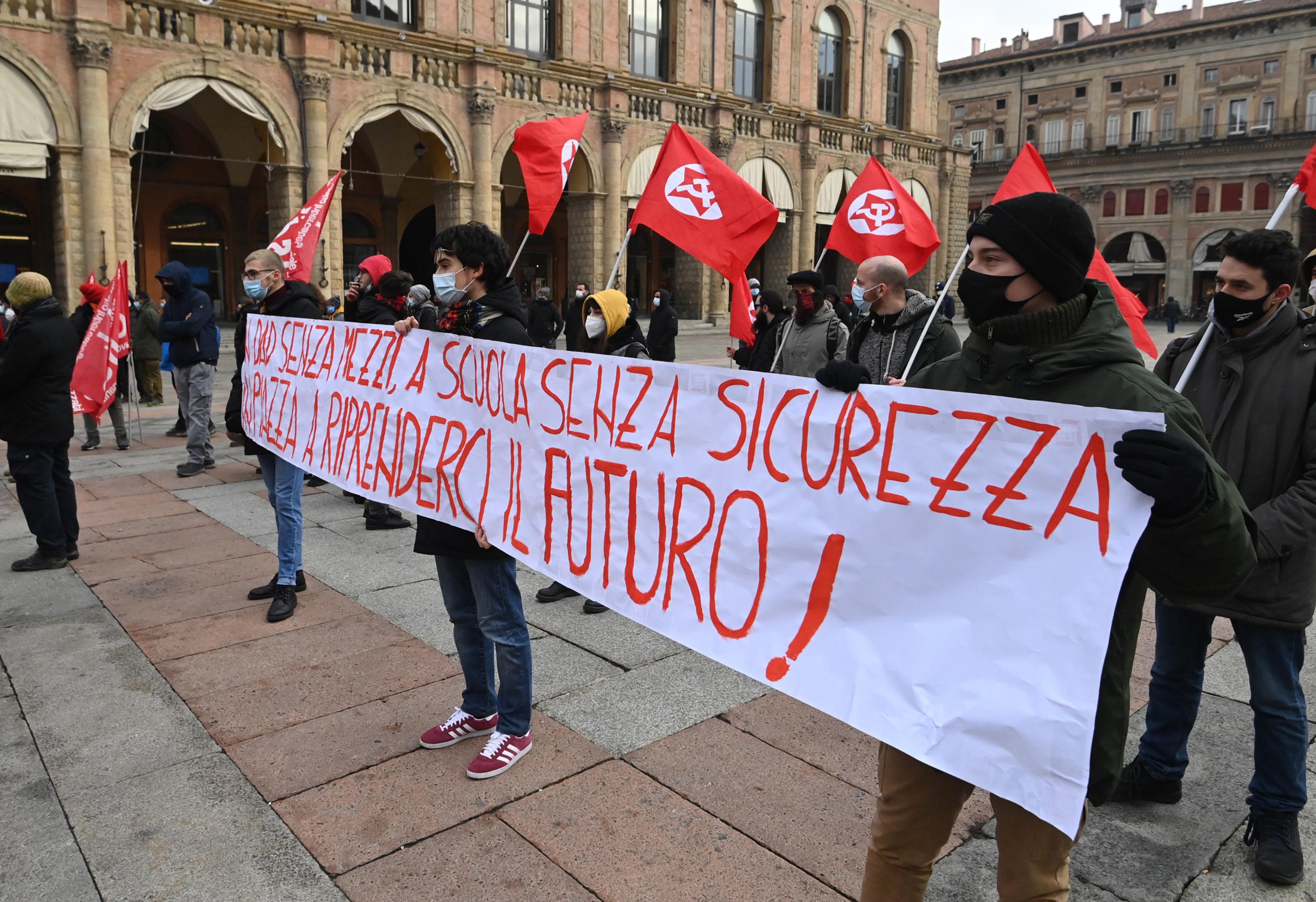 Scuola Sciopero, Studenti A Bologna: "In Piazza Per Riprenderci Il Futuro"