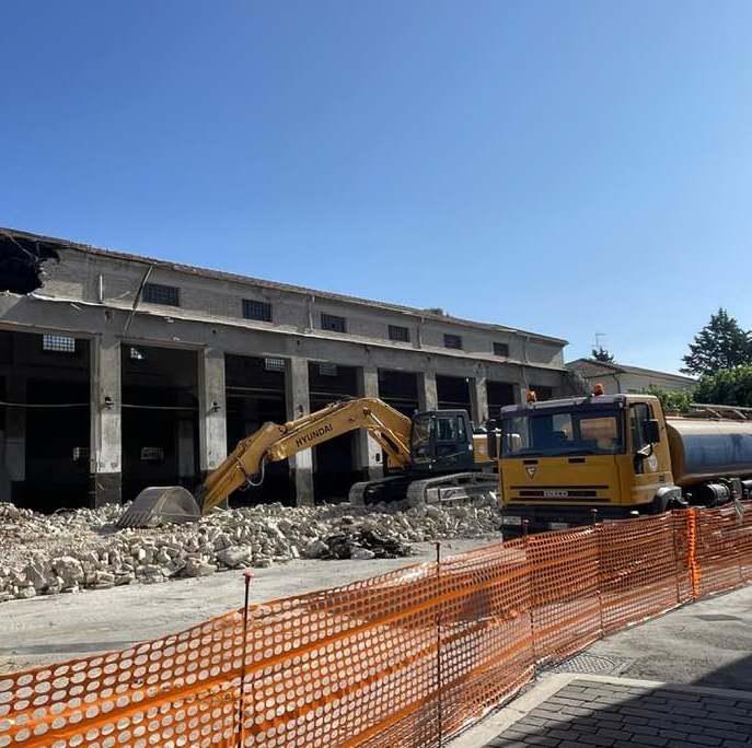 Passo Di Treia Via Alla Demolizione Lavori Per Il Nuovo Polo Scolastico