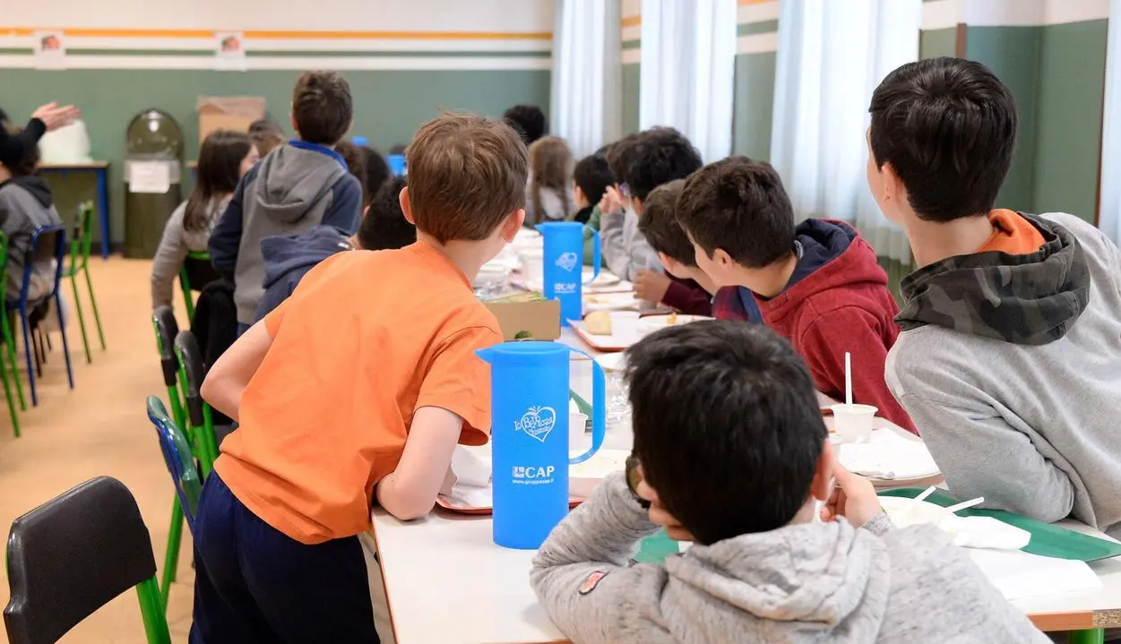 Venerdì bambini senza mense. E i rider vengono a portare le pizze