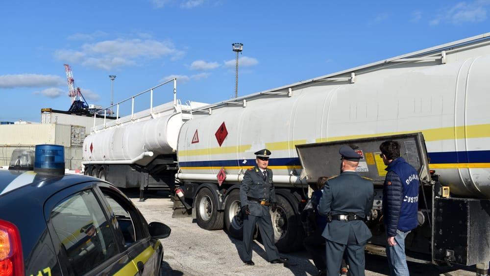 Ravenna, Sequestrati Oltre 160 Litri Di Gasolio Di Contrabbando Dall ...