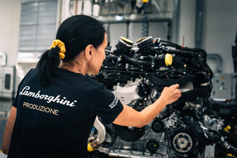 Lavoro e parità di genere, Lamborghini Bologna prima azienda certificata  sugli stipendi