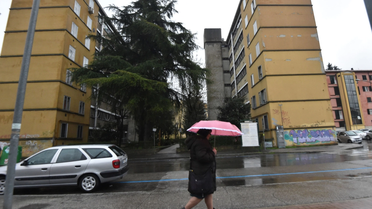 I palazzi dell’Acer in via Vezza (Foto Schicchi)