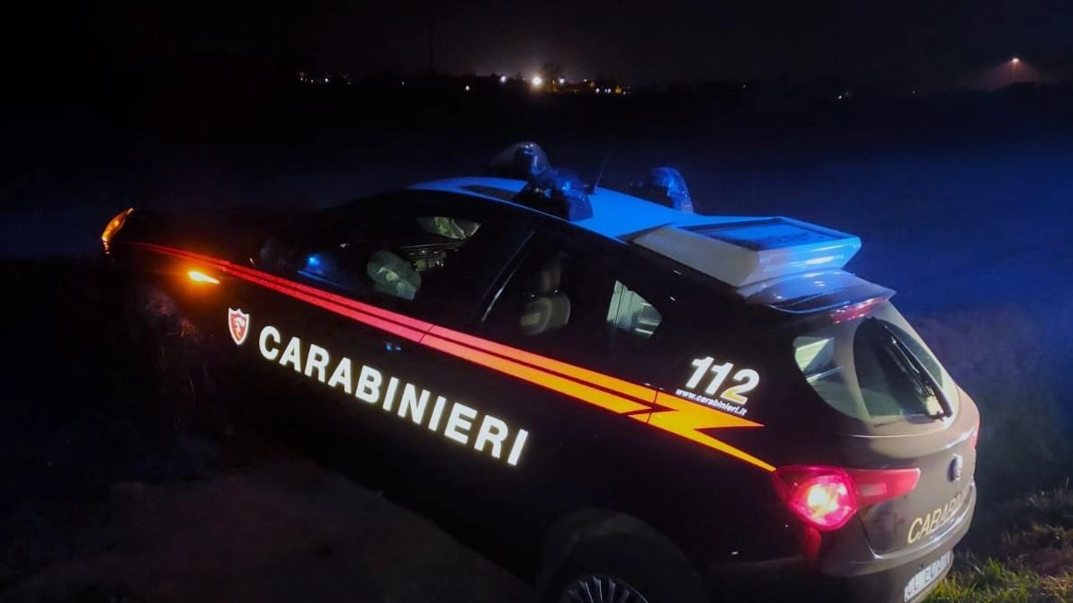 Ladri inseguiti nel buio. Auto dell’Arma si schianta, ferito un carabiniere