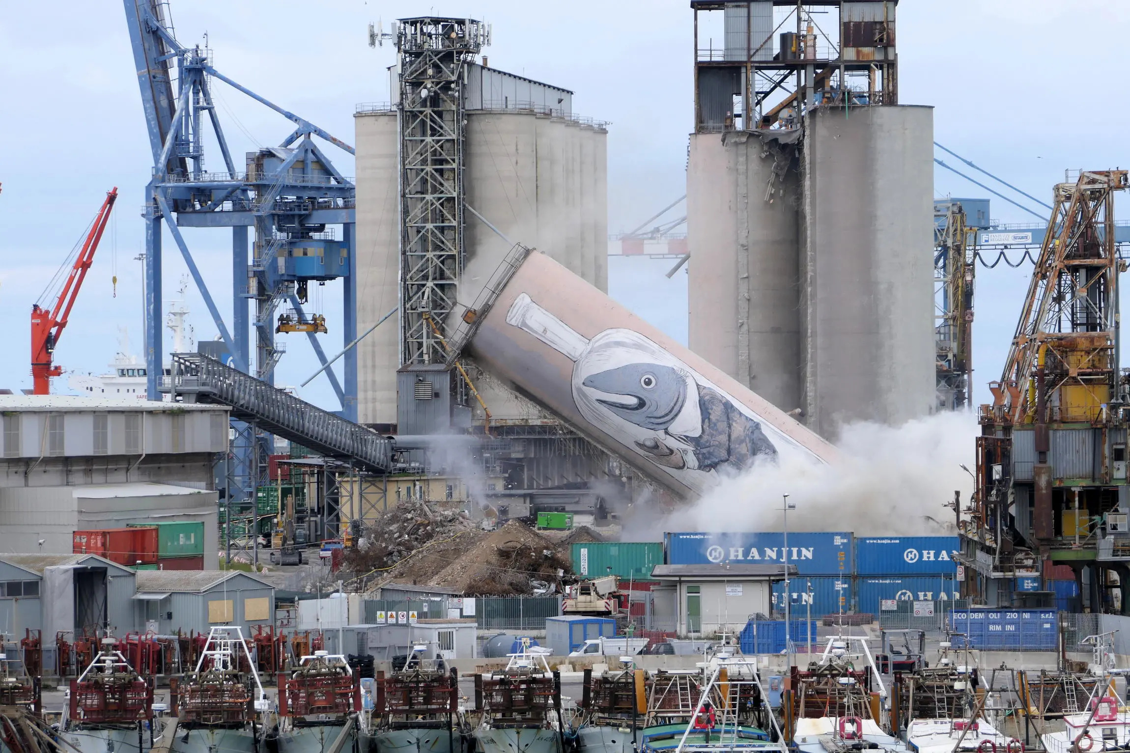 Silos Ancona, Demolizione Con Esplosione In Porto / VIDEO