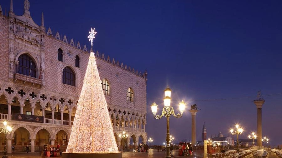 Le luci si accenderanno il 21 novembre in occasione della Festa della Salute. Un piano di accensioni programmate e luci a led taglieranno i costi energetici. Le date e le zone che verranno illuminate