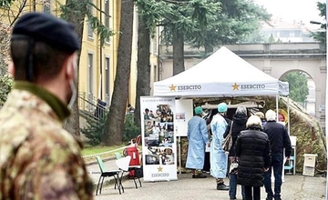 Esercito e protezione civile tagliati fuori. "Ecco perché il piano vaccini è nel caos"