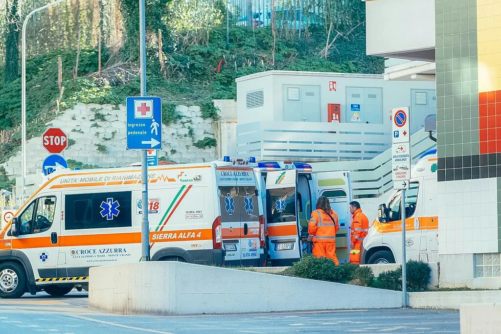 Fermo, due operai intossicati dal monossido di carbonio