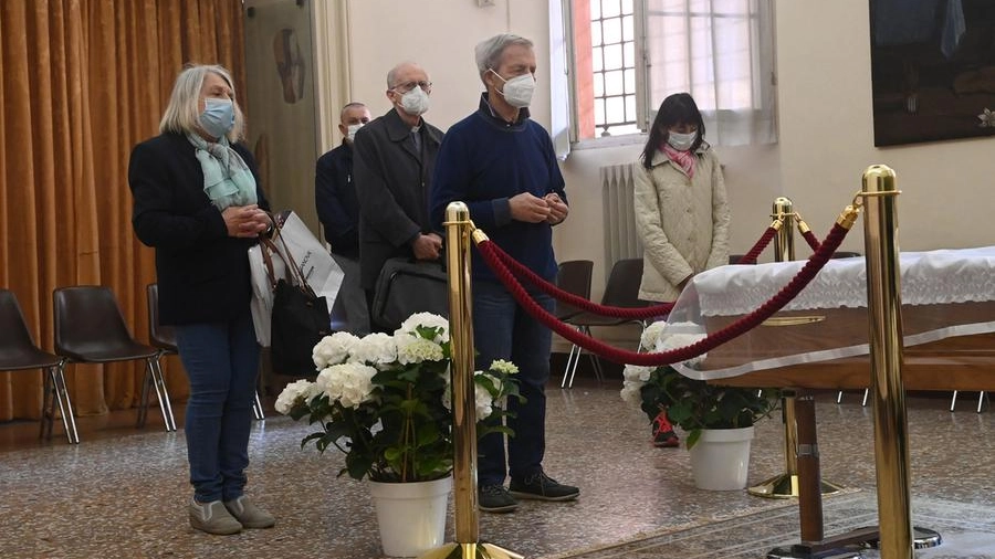 La camera ardente allestita per Monsignor Ernesto Vecchi