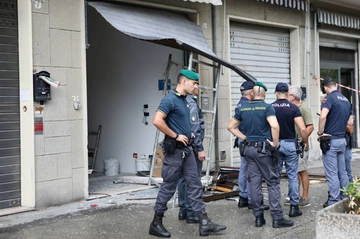 Esplosione oggi a Bologna, boato nel negozio: grave un uomo