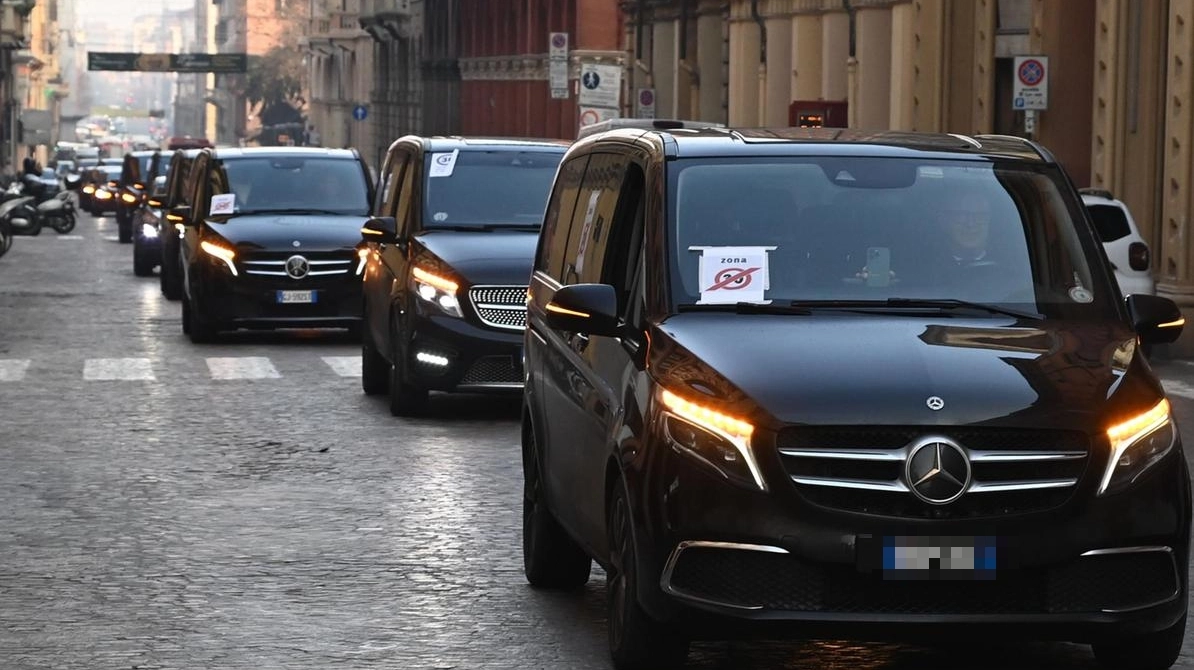 Il corteo delle auto blu in città dello scorso 16 gennaio