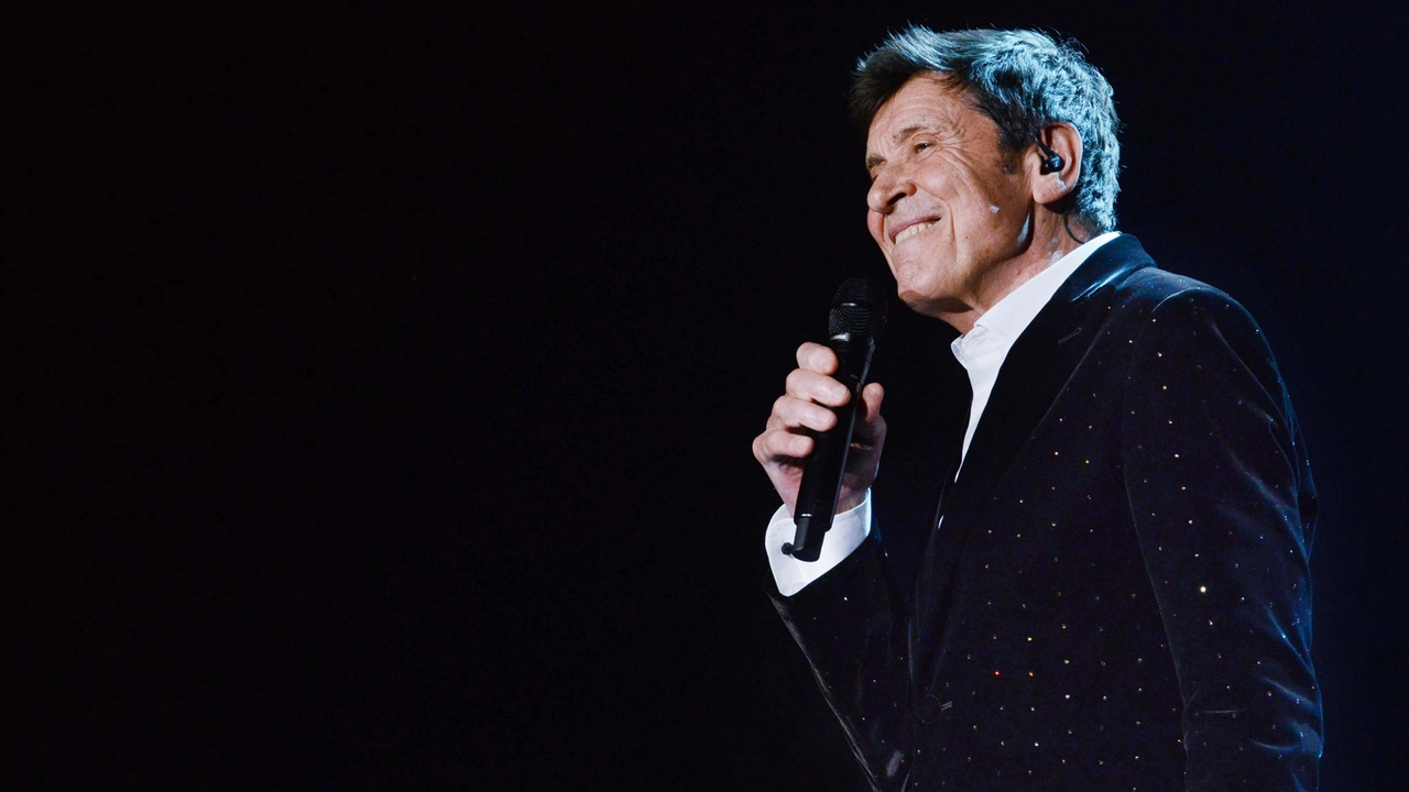 Gianni Morandi torna sul palco dopo l'esperienza sanremese