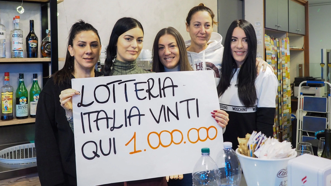 Eleonora, Giorgia e Sonia Guiducci del bar della Rocca: venduto qui il biglietto che ha vinto un milione di euro alla Lotteria Italia