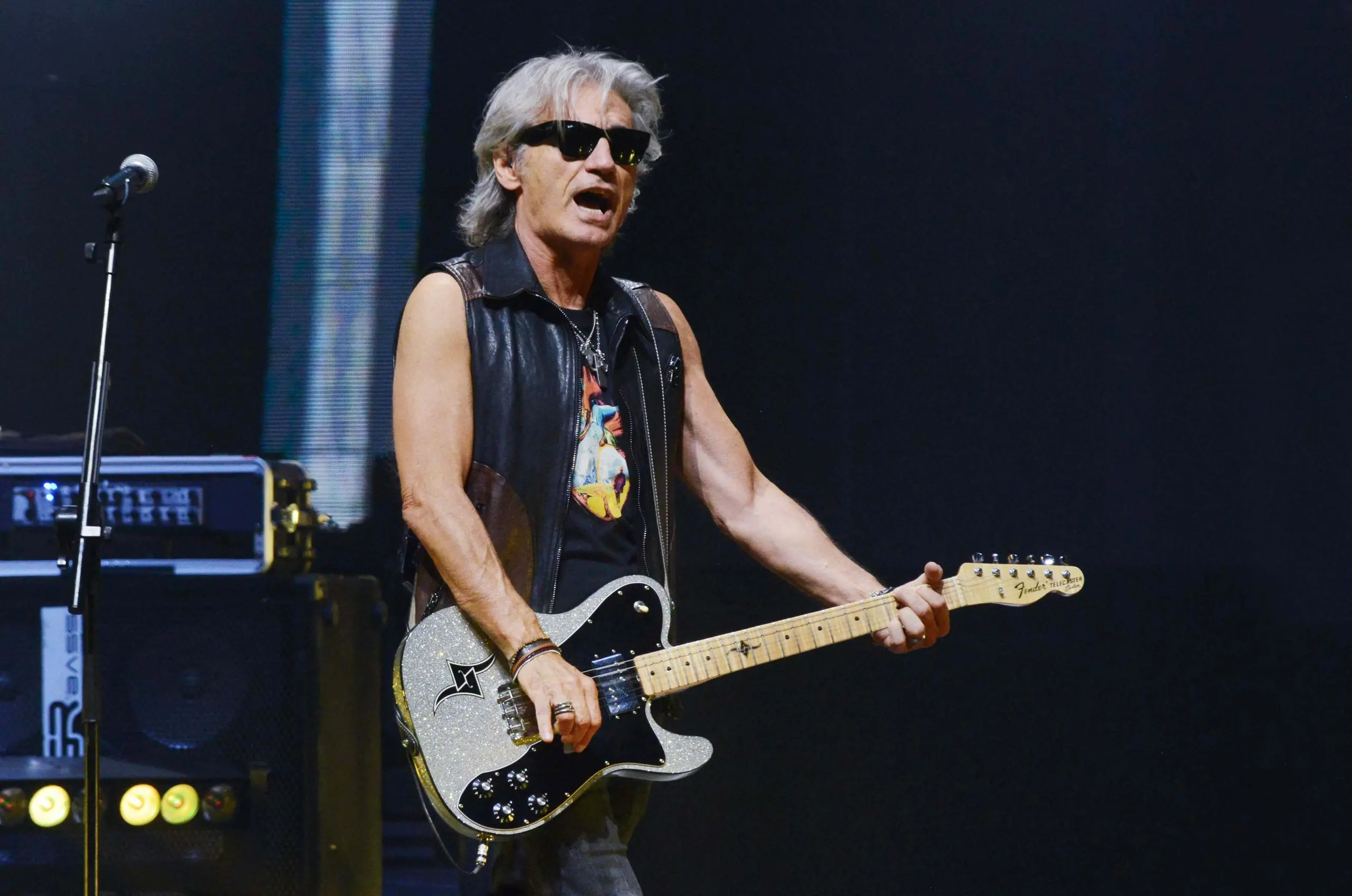 Ligabue Annulla I Concerti Di Roma E Eboli, La Rabbia Dei Fan. Ecco Le ...