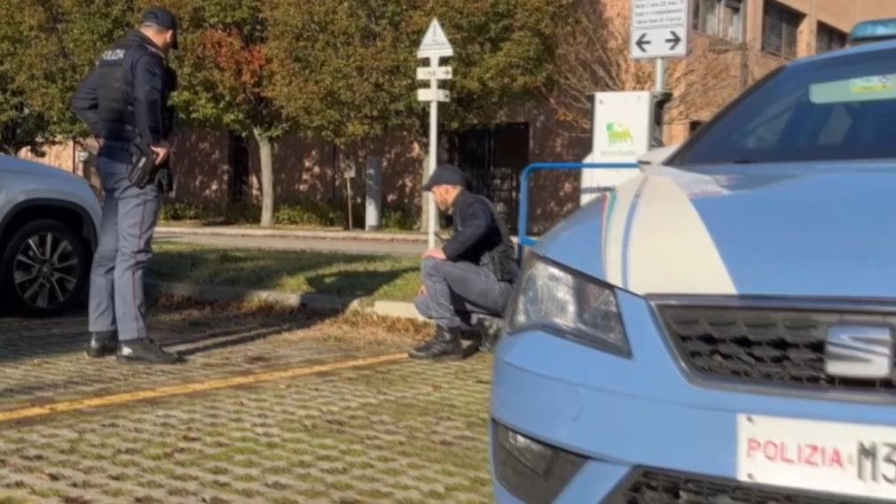 La polizia al Foro Boario (Reggio Emilia)