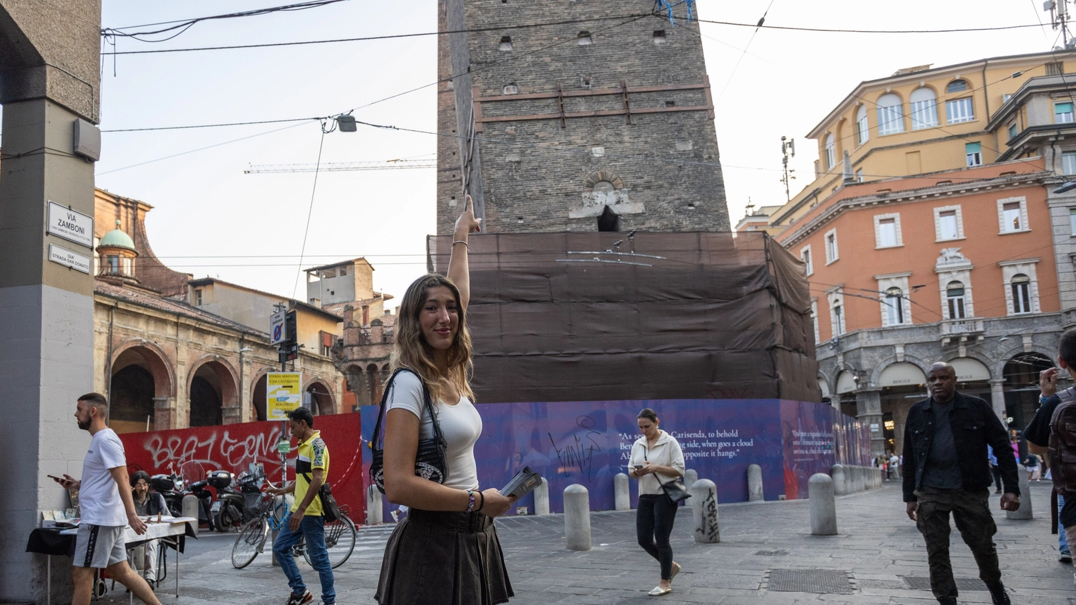La Garisenda, una delle due torri di Bologna, è a rischio