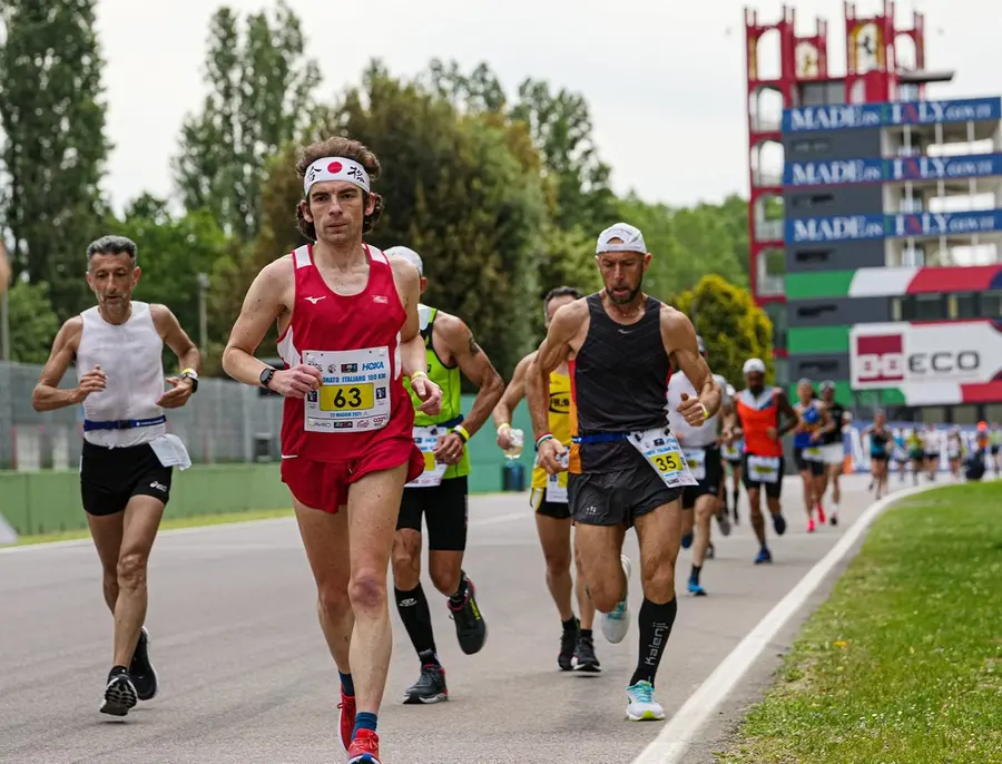 100 chilometri del Passatore 2021: la marea dei corridori invade l’Autodromo