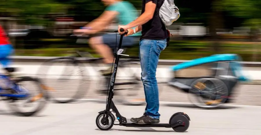 Incidenti stradali a Roma, crescono le vittime di monopattini e scooter: tutti i dati