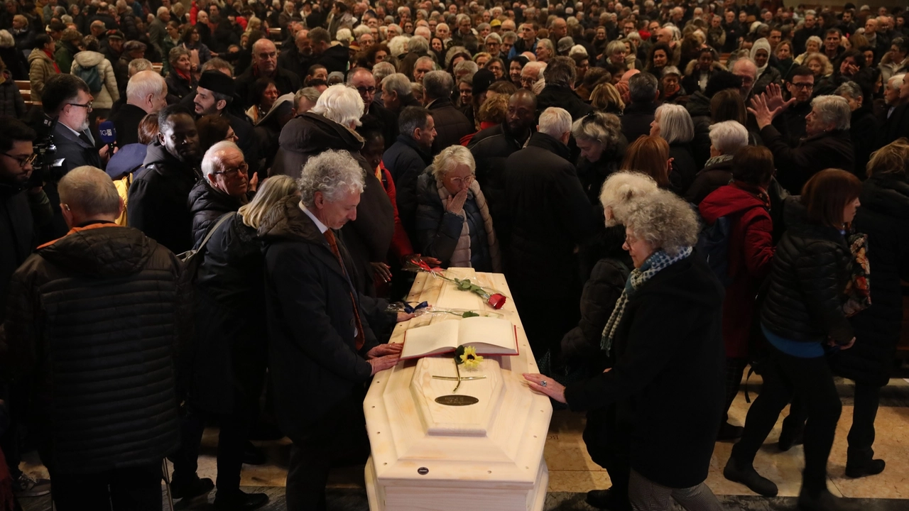 Cattedrale gremita per i funerali di don Nicolini