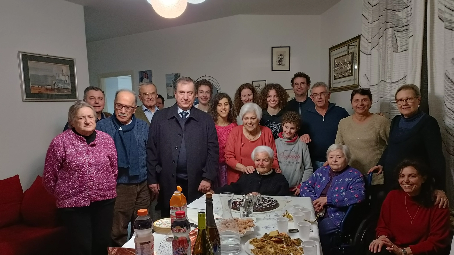 La festa per Antonia Stolfi con il sindaco e ben 11 tra nipoti e pronipoti