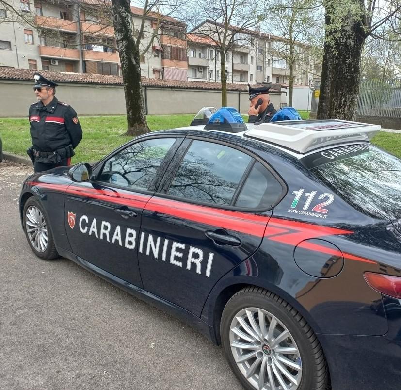Picchia la madre e i carabinieri Arrestato